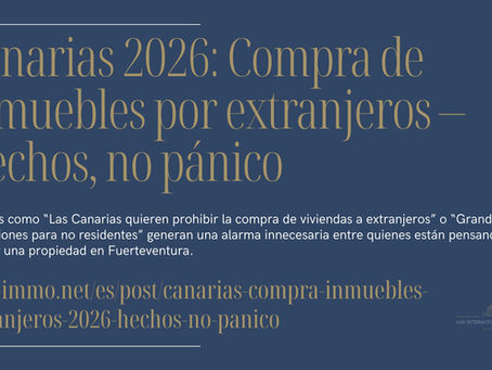 Gráfico informativo con fondo azul oscuro y texto dorado y blanco que presenta el título “Canarias 2026: Compra de inmuebles por extranjeros – Hechos, no pánico”. Incluye un subtítulo que aclara que los titulares sobre prohibiciones o restricciones para no residentes generan alarma innecesaria entre compradores en Fuerteventura. Al pie aparece la URL amv‑immo.net/es/post/canarias‑compra‑inmuebles‑extranjeros‑2026‑hechos‑no‑panico y el logotipo de AMV International Realty SL Fuerteventura.