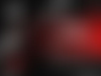 Statue der Justitia mit Augenbinde und Waage, Symbol für Recht und Gesetz; darüber roter Banner mit dem Hinweis auf das Gesetz Ley 6/2025 zur Regulierung der touristischen Wohnnutzung.