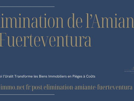 Fond bleu foncé avec typographie dorée et blanche affichant le titre « Élimination de l’Amiante à Fuerteventura », le sous‑titre « Pourquoi l’Uralit Transforme les Biens Immobiliers en Pièges à Coûts » et l’adresse web amv‑immo.net/fr/post/elimination‑amiante‑fuerteventura. Le logo AMV INTERNATIONAL REALTY SL apparaît en bas à droite.