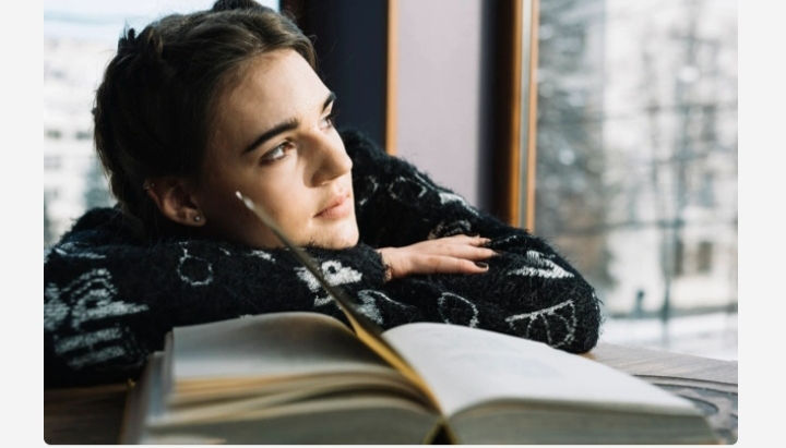 Entre la esperanza y la melancolía. Por Angybel Abdel.