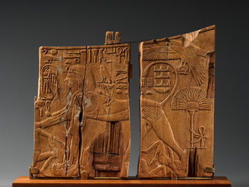 Painel do braço de uma cadeira cerimonial de Tutmés IV