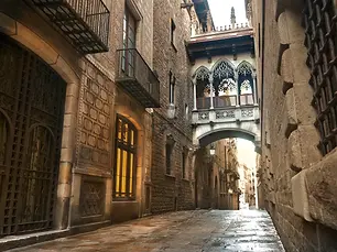 barcelona-gothic-quarter-GettyImages-156963459.webp