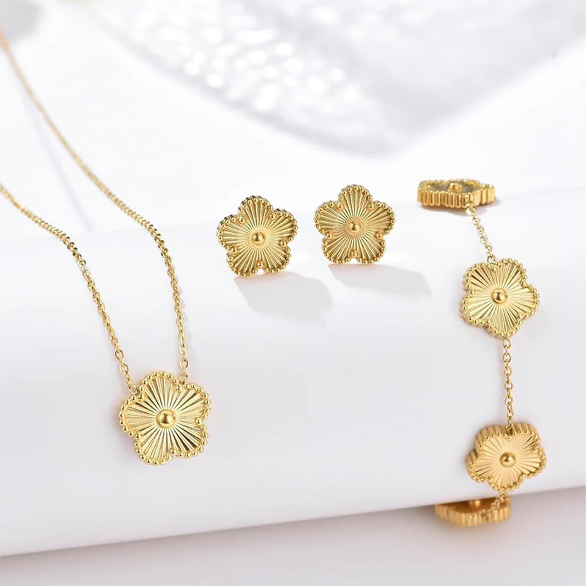 Metal Laser Five Leaf Flower Bracelet Necklace Earrings Jewelry Set Classic For
