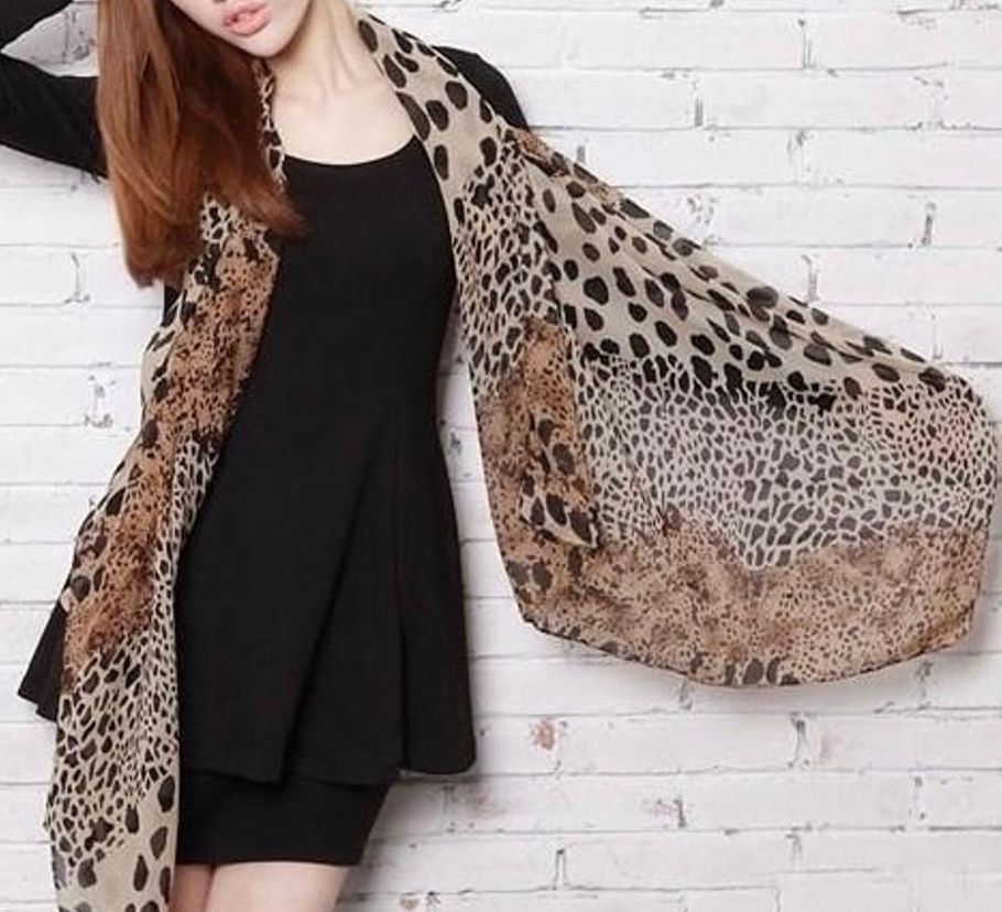 Thumbnail: Long Soft Leopard Print Scarf