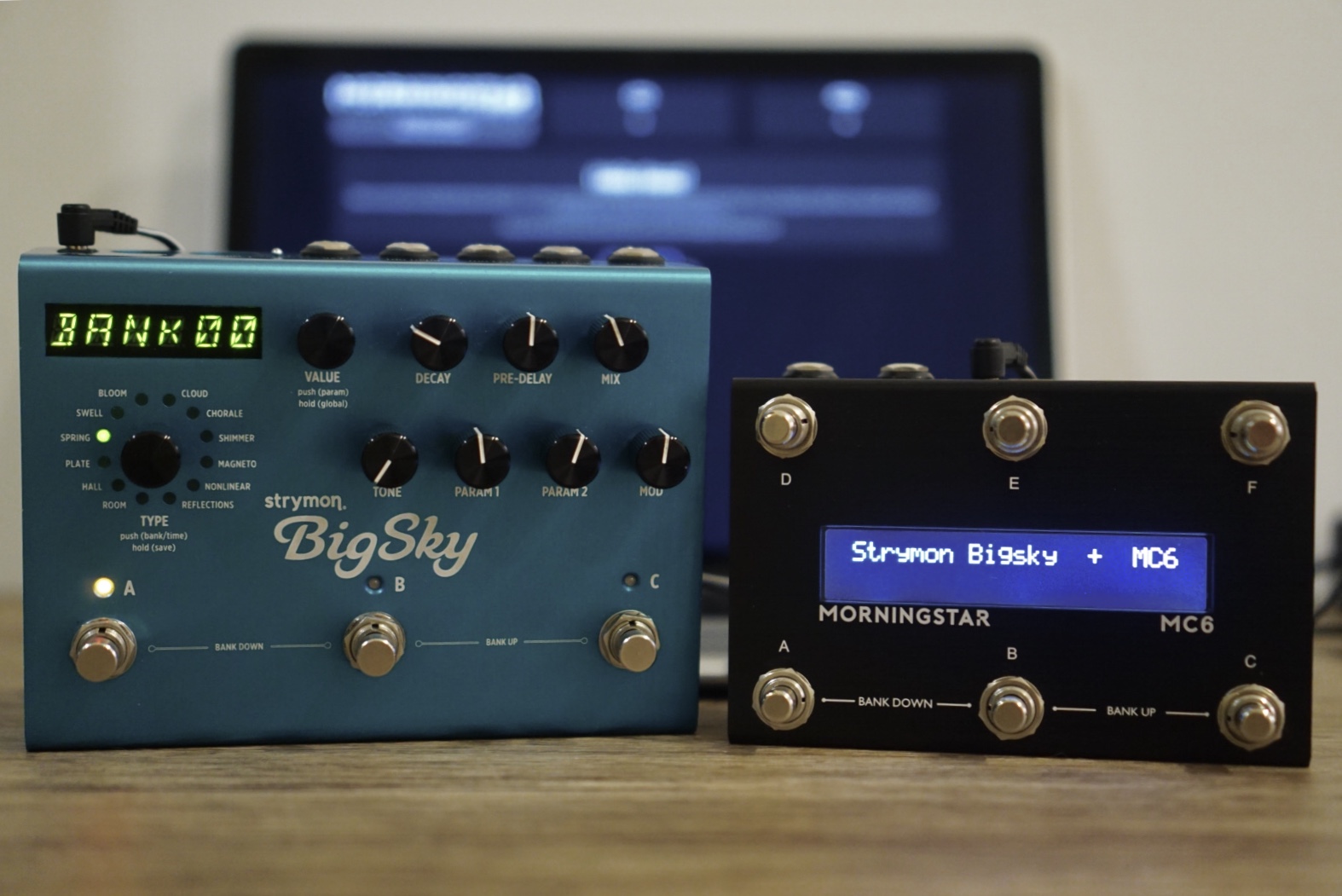 Flipboard Strymon BigkSky & MC6 Midi Controller Midi Controllers
