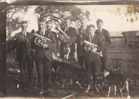 This earliest known photograph from 1925 was a post card sent to Arthur Roennfeldt.
