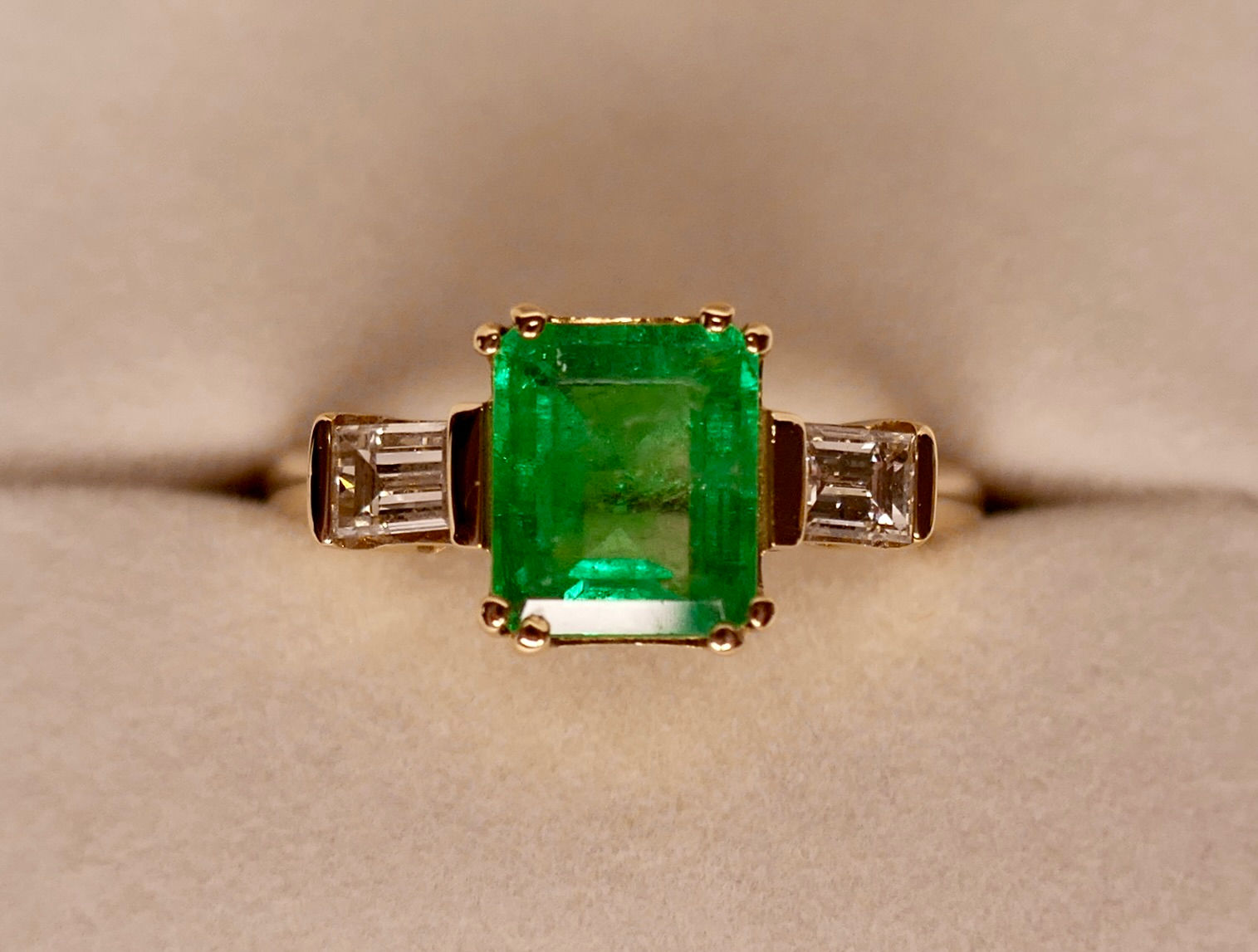2ct Emerald and Natural Diamond