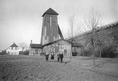 Bohrturm zum Suchen von Sole.jpg