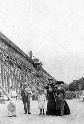 1920er Jahre Familienausflug.jpg