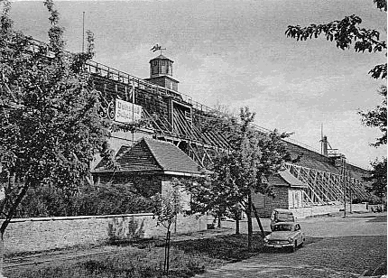1960 Wartburg auf der Chaussee.gif