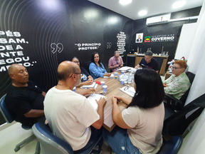 diretoria do SINDSERV reunida com a Prefeitura