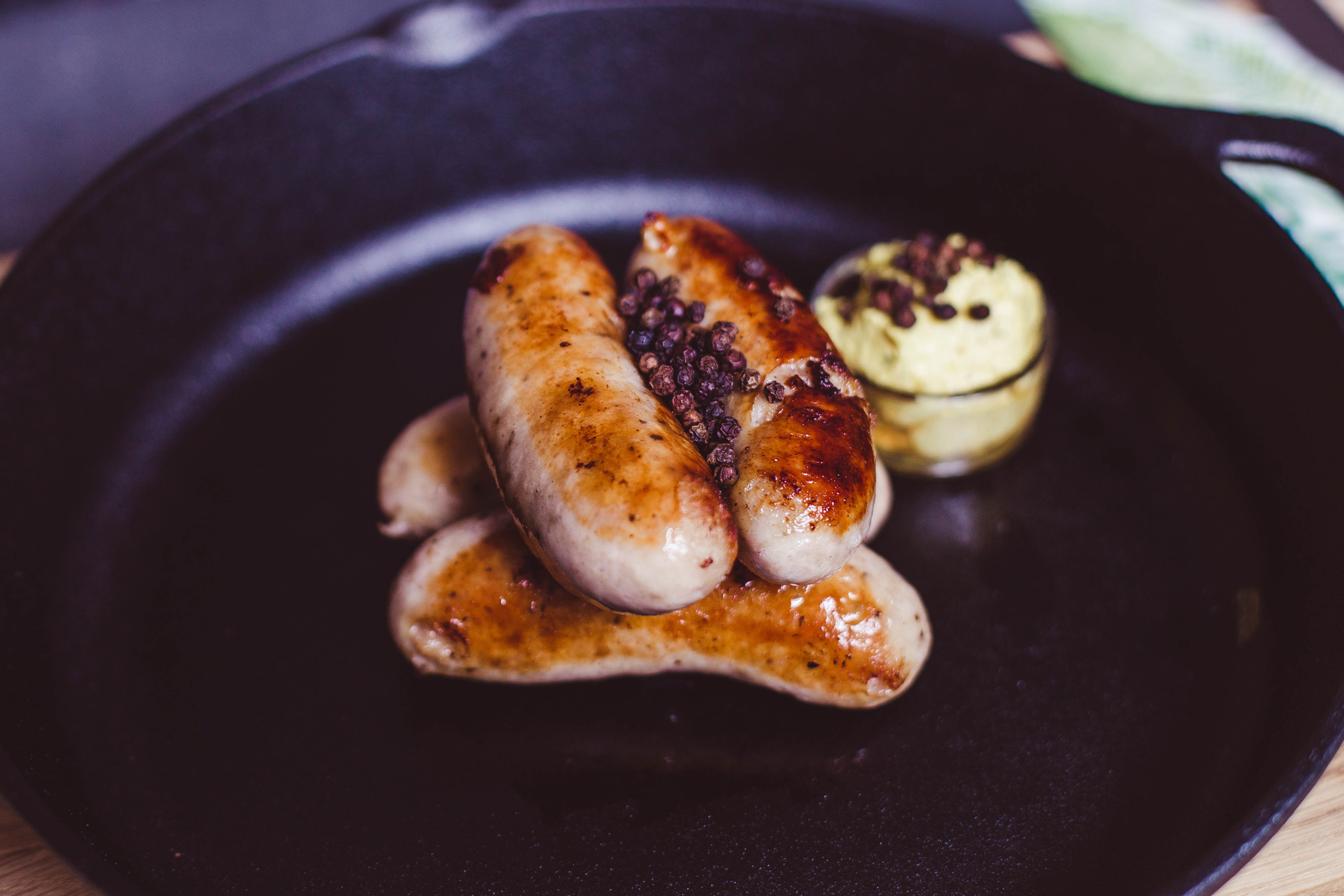 Gluten free pork & black pepper sausages