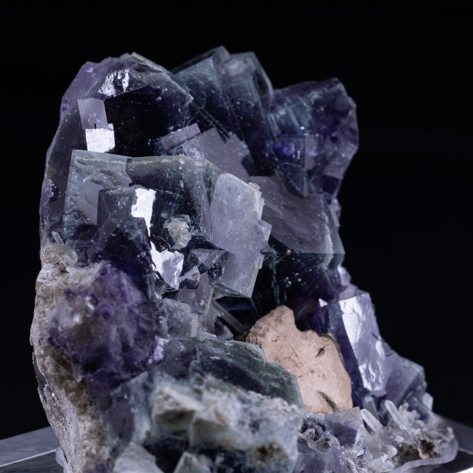 lila Fluorit mit Pyrrhotit und Quarz aus der Yindu Mine