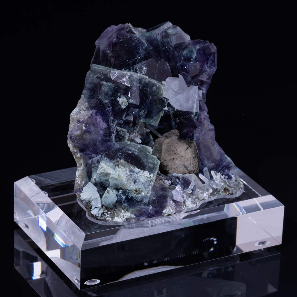 lila Fluorit mit Pyrrhotit und Quarz aus der Yindu Mine