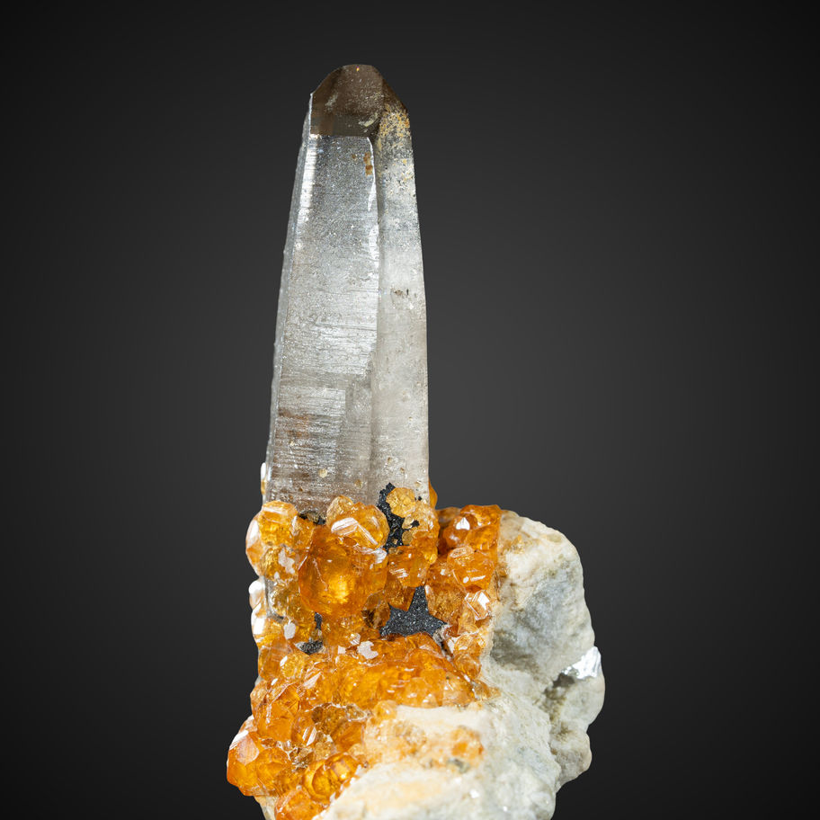 Rauchquarz mit Spessartin aus der Wushan Spessartine Mine in China