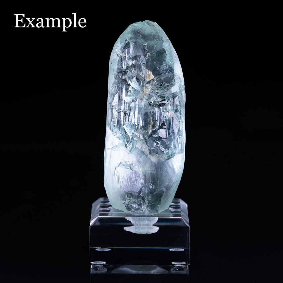 Acryl Sockel gefräst und mit Gravur für Mineralien