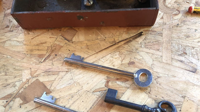 Vault door lock and four keys