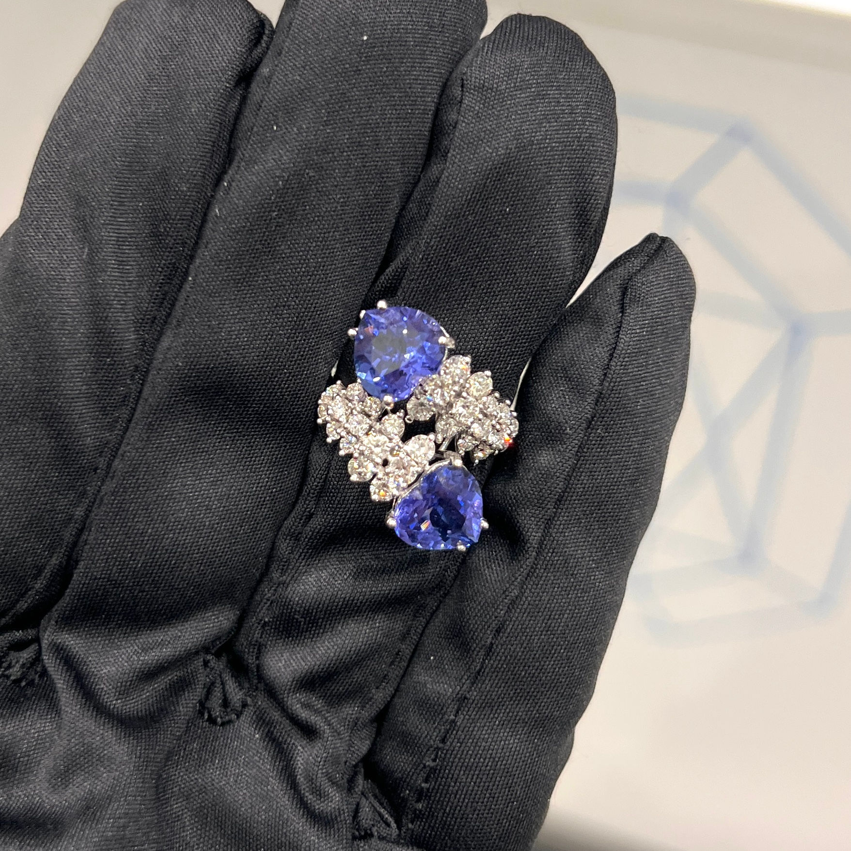 Contrarié con tanzaniti