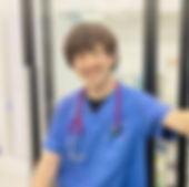 初めまして。アリアスペットクリニック 院長の玉貫　真人です。

近年、わんちゃんねこちゃんたちは��、より密接に私たちの生活と関わりを持つようになり「ペット」から「大切な家族の一員」と考えられるようになりました。大切な家族の健康管理をいつでも安心して任せられる動物病院を創りたい。そして、動物たちにとって、なるべく苦痛がなく最善の治療をしてあげたい。その想いから、「動物たちにやさしい動物病院」というコンセプトのアリアスペットクリニックを設立しました。​大切なご家族と１日でも長く一緒に健康に暮らすため、ホスピタリティ精神を持って丁寧な診療をしてまいります。