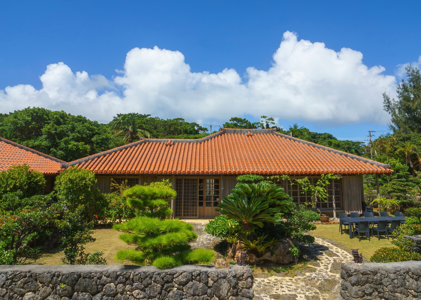 公式】かたあきの里｜宮古島の赤瓦宿