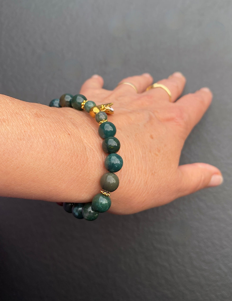 Miniaturbild: Armband im Licht – Kollektion Kraft & Stabilität, handgefertigt mit Achtsamkeit