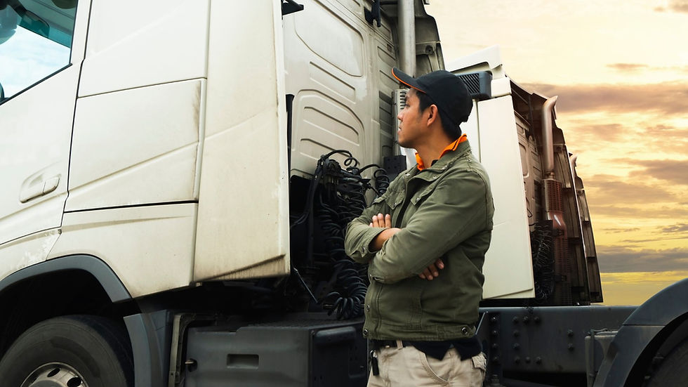 Un conducteur de camion qui semble hésiter entre deux entreprises