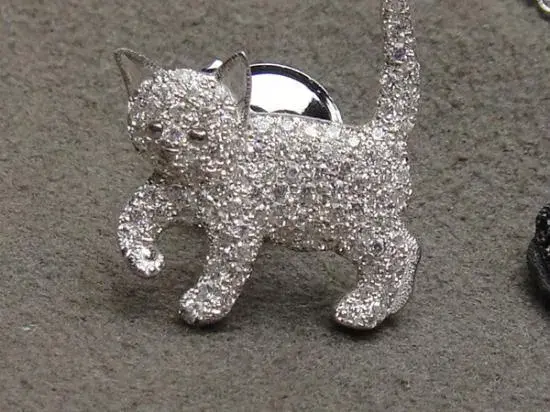 猫パヴェピンブローチ （シルバー/CZ）