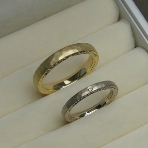 マリッジリング　槌目、ホーニング、月桂樹の彫り
マリッジリング　甲丸ミル打ち