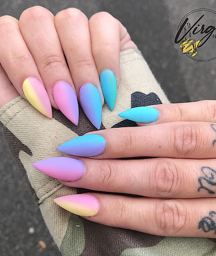 Pointed nails in pastel colours