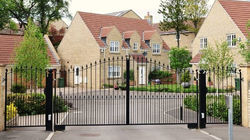 Iron gates by Ironcraft Designs in Retford.jpg