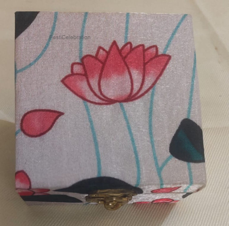 Thumbnail: Handcrafted Gift Box