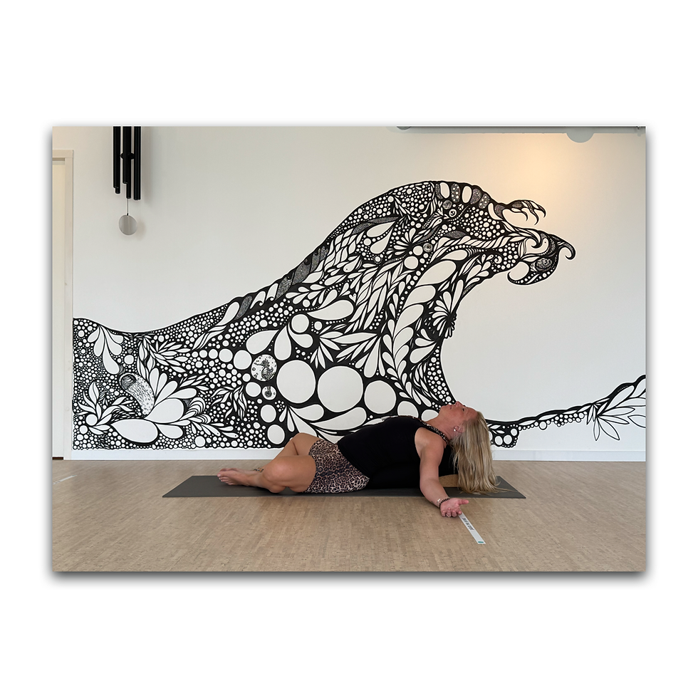 2025_Helder Yoga studio web yoga pose3