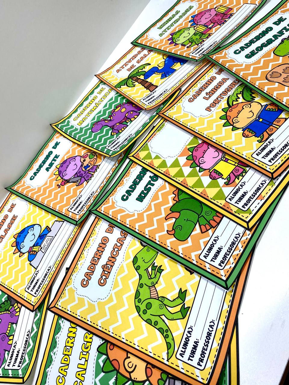 Miniatura: Capas de Caderno - Tema Dinossauros 🦕