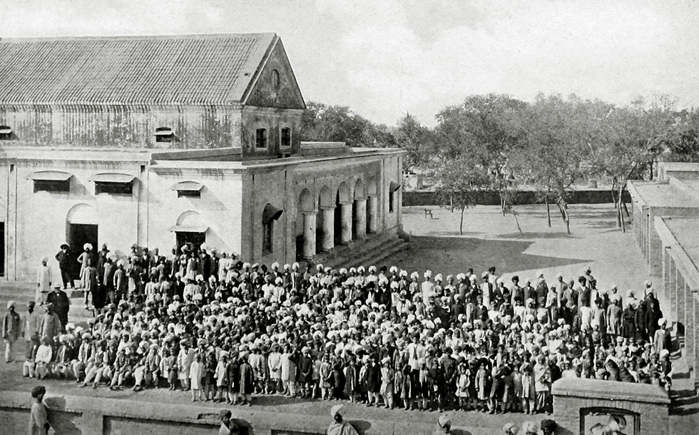 (Sialkot City Boy’s school, circa 1907, Punjab. Source: Schools and Colleges in Colonial India Collection by Philip Thornton, Facebook)