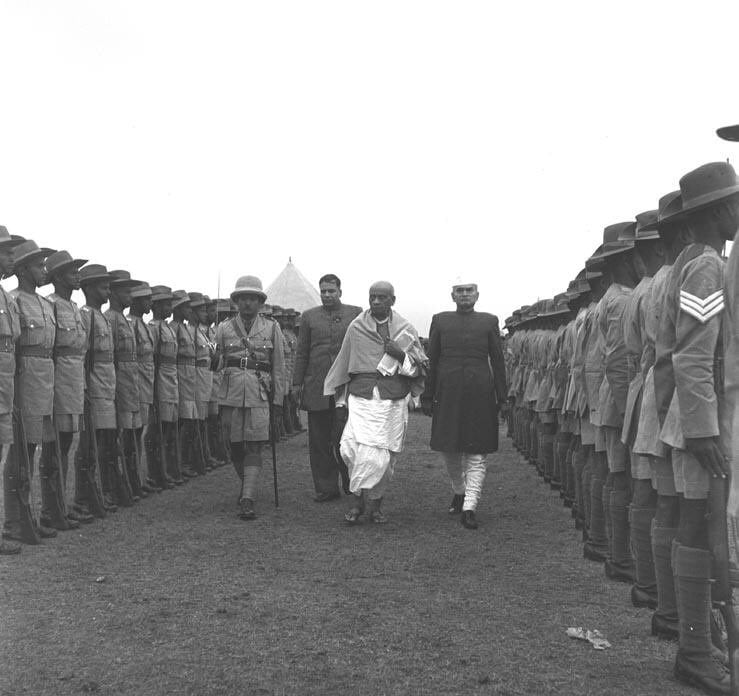 (Patel in Cuttack to meet Orissa rulers, 1947. Source: IndiaHistoryPic)