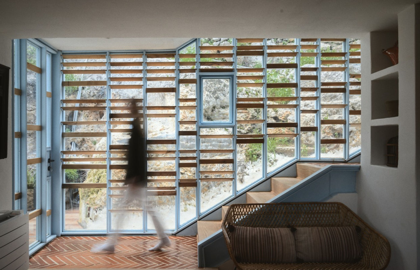 Emna Studio architecture — Mediterranean light and a precise line