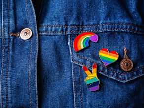 Ever Wonder Why People Attach Custom Hard Enamel Pins to Their Bags?