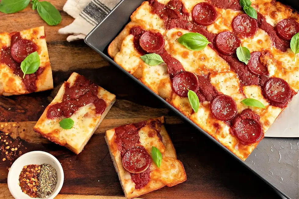 Pizza à la Detroit avec croûte à l’huile d’olive