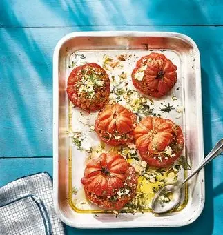 🍅 Tomates farcies à la grecque : l'été dans votre assiette