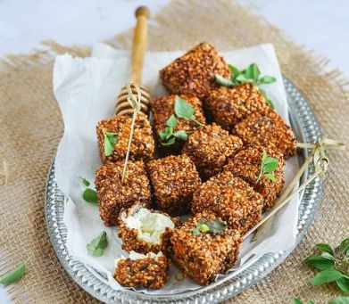 🧀 Cubes de feta panée aux graines de sésame : croquant & douceur méditerranéenne