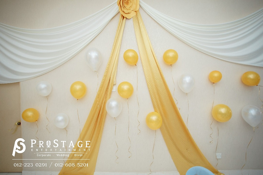White and Gold Cloth Skirting with Balloons