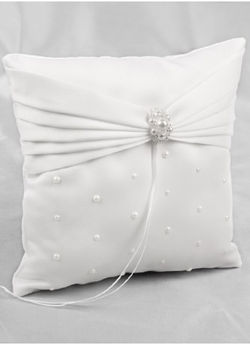 Charming Pearls Ring Pillow