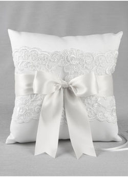 Chantilly Lace Ring Pillow
