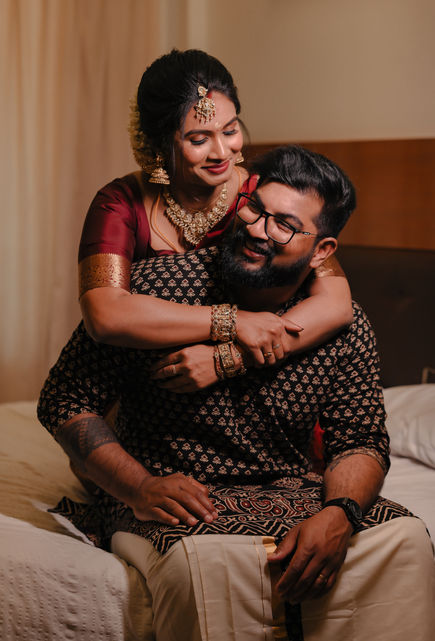 Heartfelt candid moment of a couple in traditional ethnic wear by the best candid wedding photographers in guruvayoor