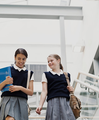 Chicas en uniforme de colegio
