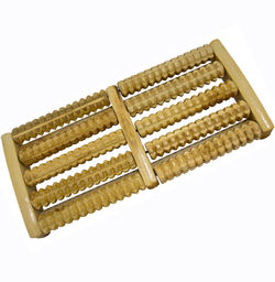 MASSAGEADOR MANUAL DE MADEIRA PARA OS PES