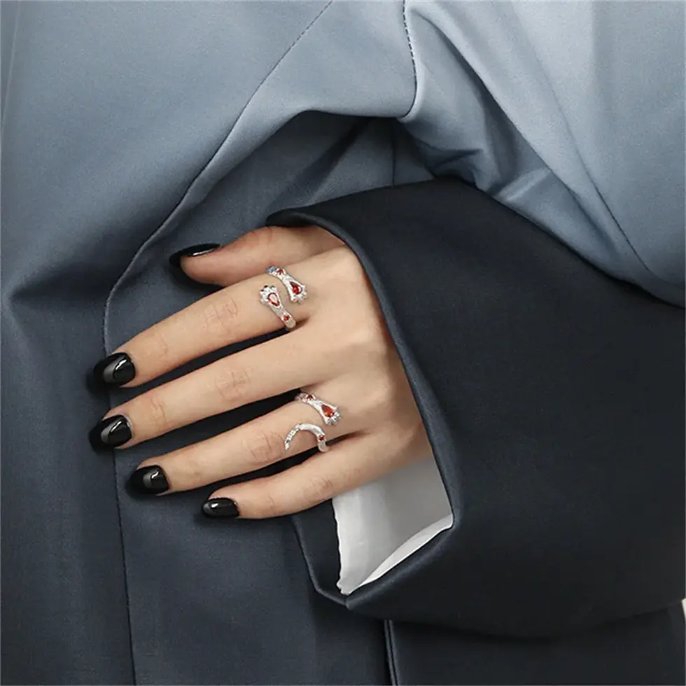 Crimson Valor – Sterling Silver Lion Sigil Ring