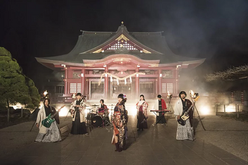 Pour la chanteuse M. Higashiyama Naomi du groupe "Tomoshibi no manimani" nous avons propo