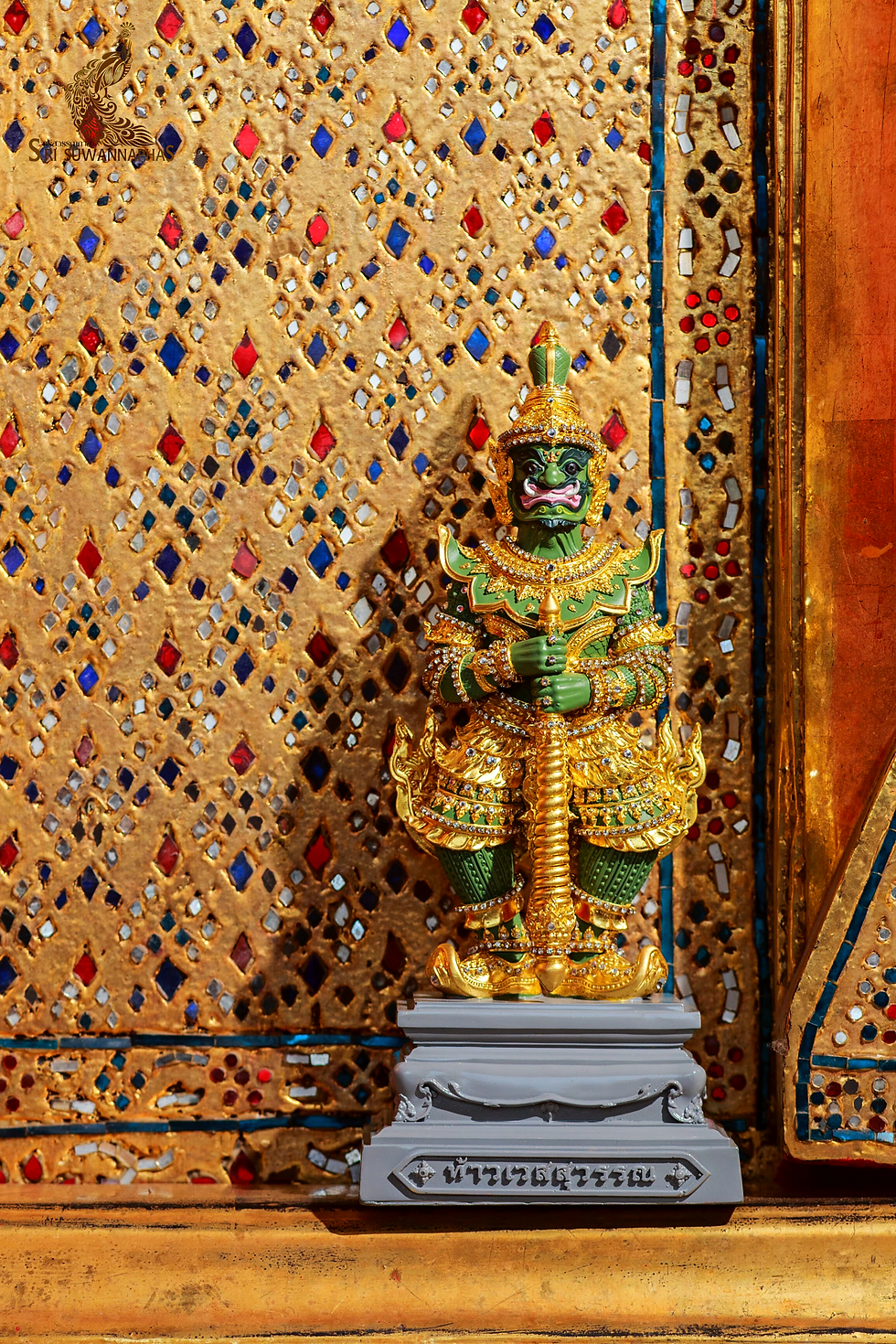 ภาพขนาดย่อ: ท้าวเวสสุวรรณ ปางจาตุมหาราช กายสีเขียว ความสูง 14 นิ้ว งานปิดทองวิทยาศาสตร์
