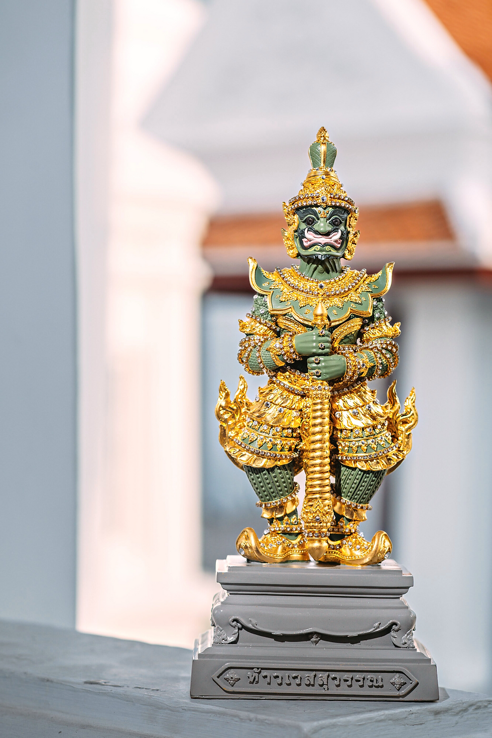 ภาพขนาดย่อ: ท้าวเวสสุวรรณ ปางจาตุมหาราช กายสีเขียว ความสูง 24 นิ้ว งานปิดทองวิทยาศาสตร์